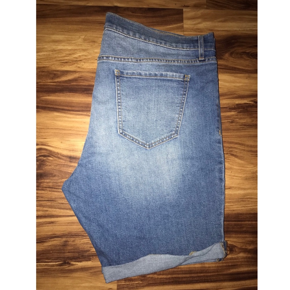 Old Navy Fitted Bermuda shorts